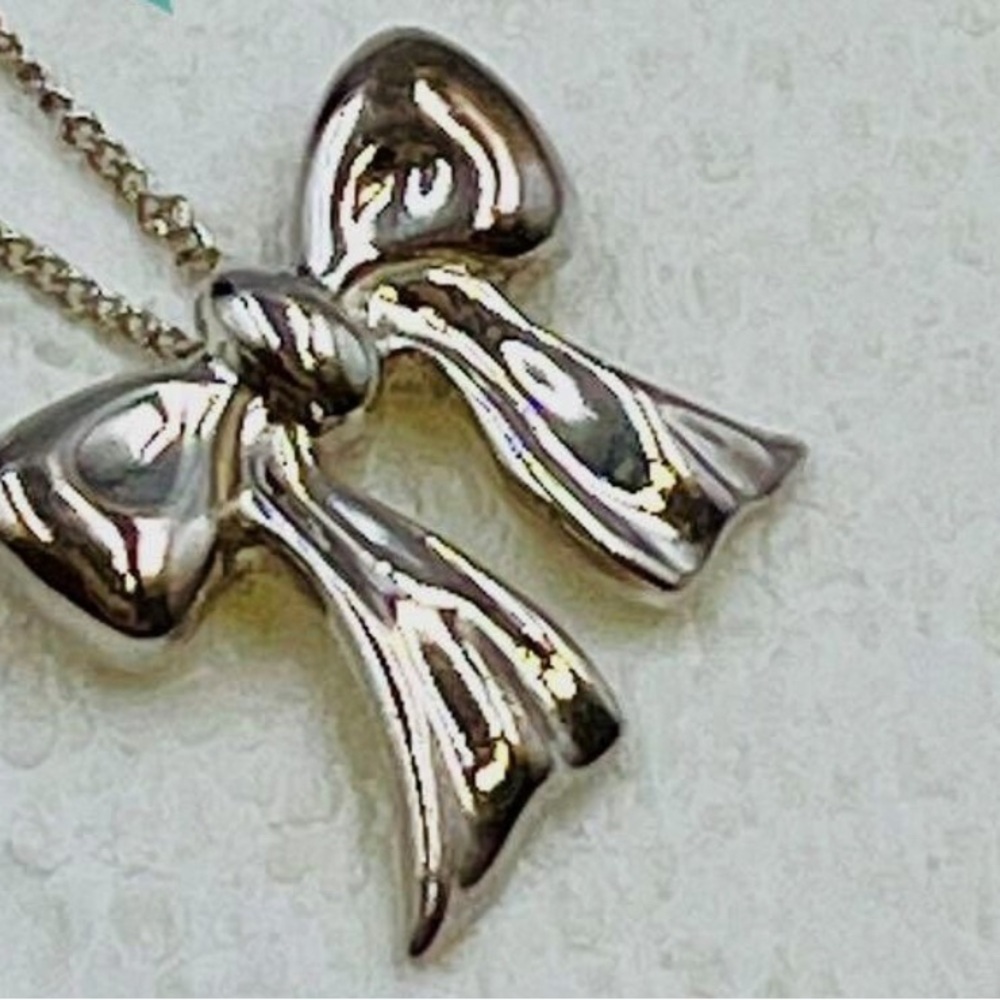 Tiffany and Co. VERY RARE BOW ribbon necklace. Silver 925 no box. Great cond.